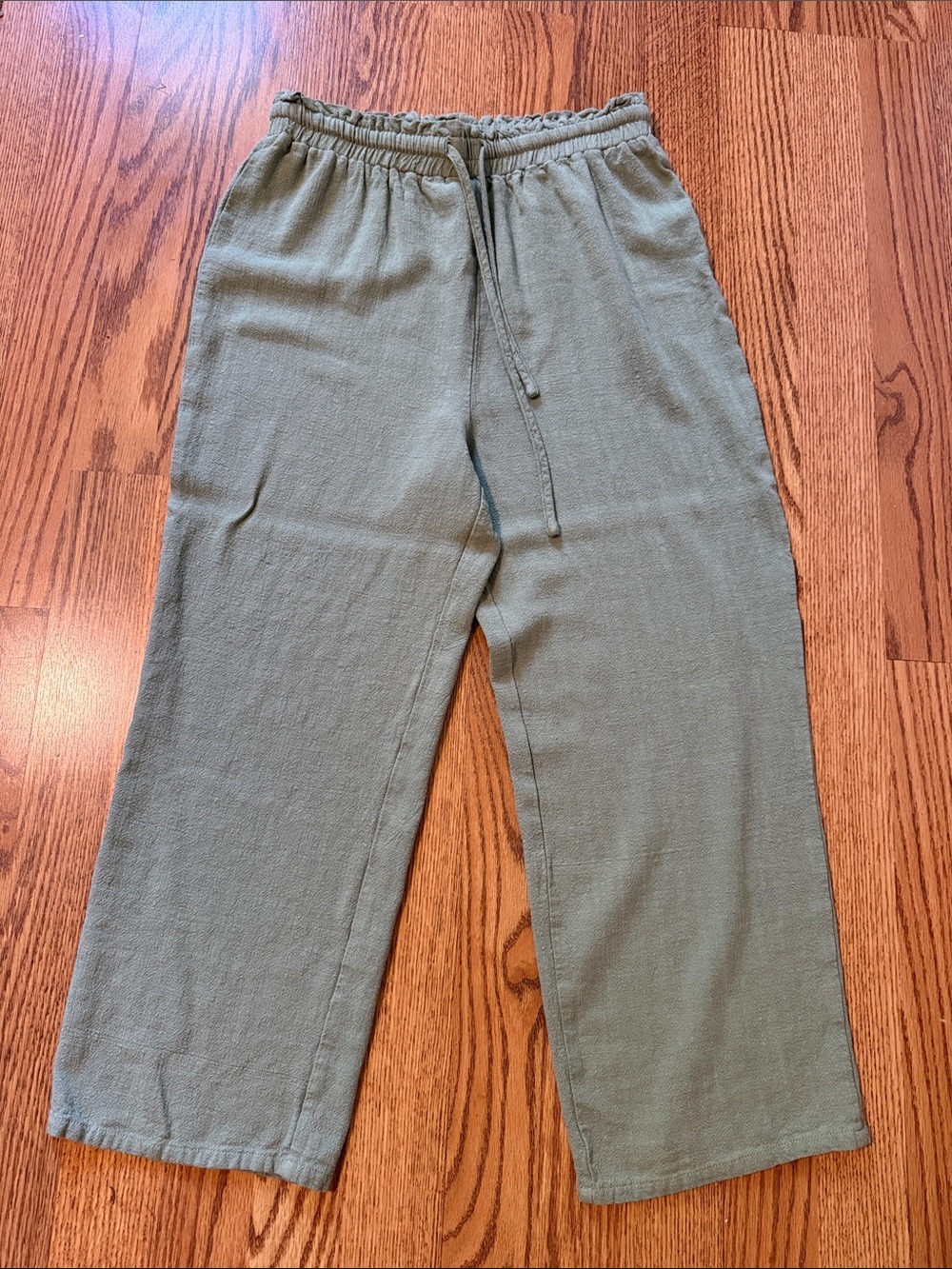 Women’s Relaxed Drawstring Capri Pants in Olive Green